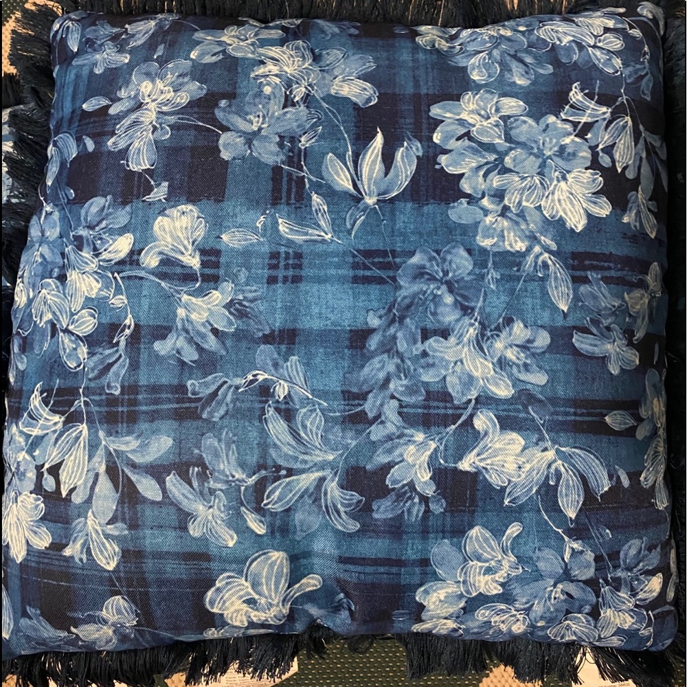 Throw pillows (set of 3)